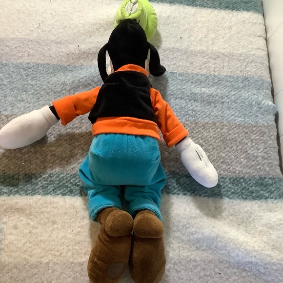Disney classic Goofy-plush Medium - Picture 3 of 7